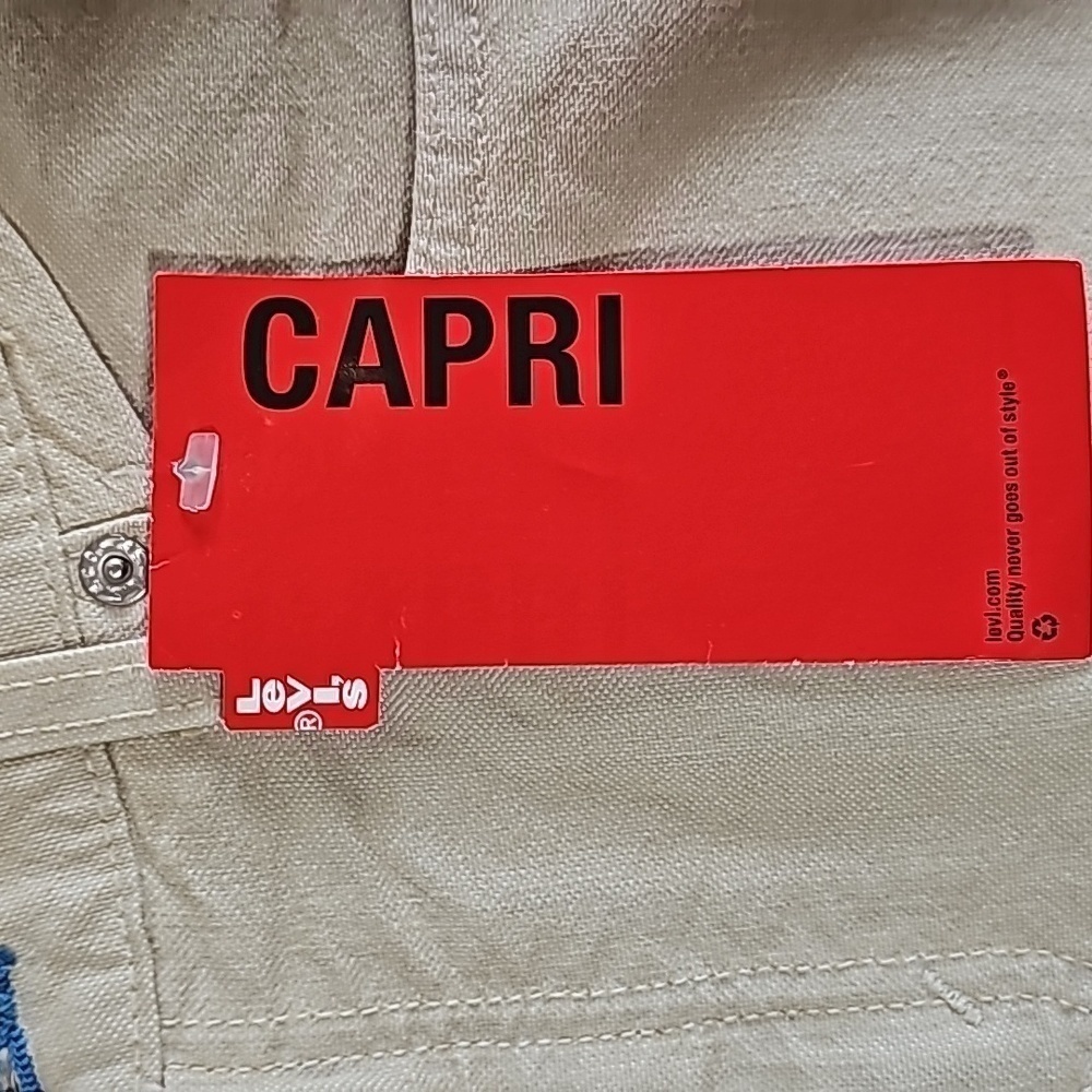 LEVI'S Cream Capri - Picture 5 of 6